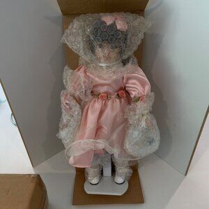 Vintage Avon Fine Christina Special memories Teatime Collectibles Doll Pink